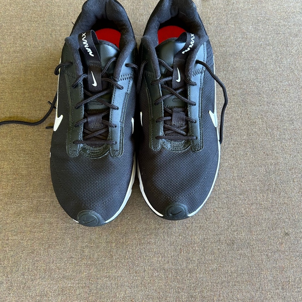 Nike AirMax Black and White Athletic Shoes
Women’s size 9 1/2